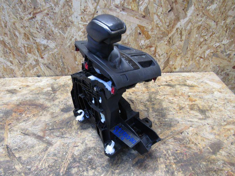 кулиса Toyota RAV4 5 поколение (XA50) 2019 - фото №1