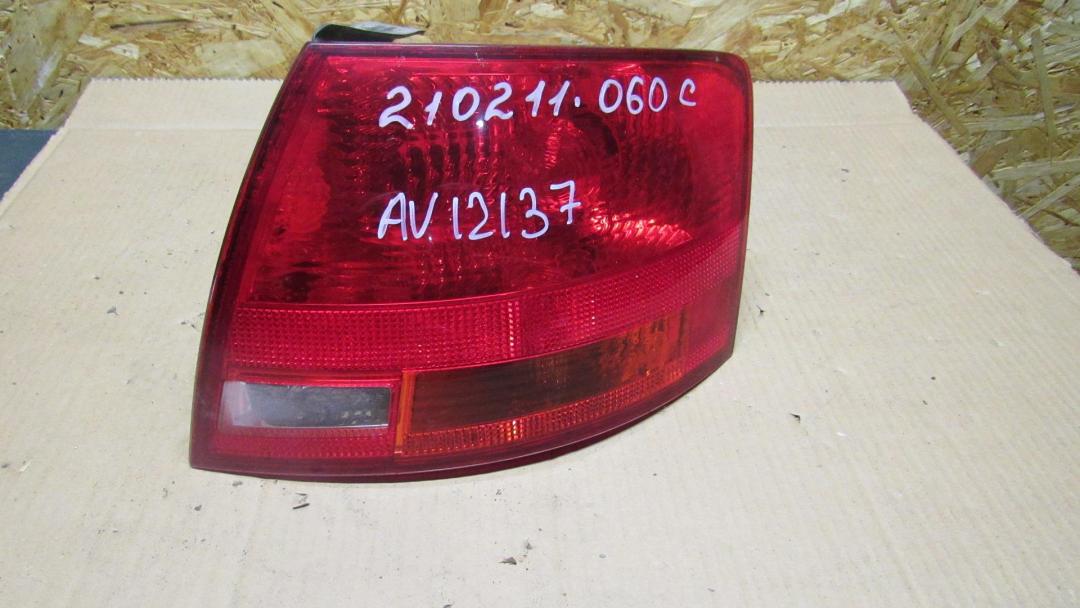 фонарь задний правый Audi A4 B7 2006, 1.9 л., дизель, АКПП, универсал, 8E9945096E - фото №1