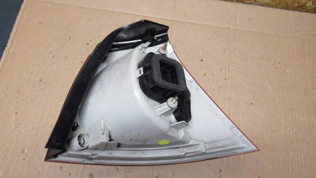 фонарь задний левый Volkswagen Golf 5 поколение 2008, 1.4 л., BUD, бензин, АКПП, хетчбэк 5 дв., 1K6945095N - фото №1