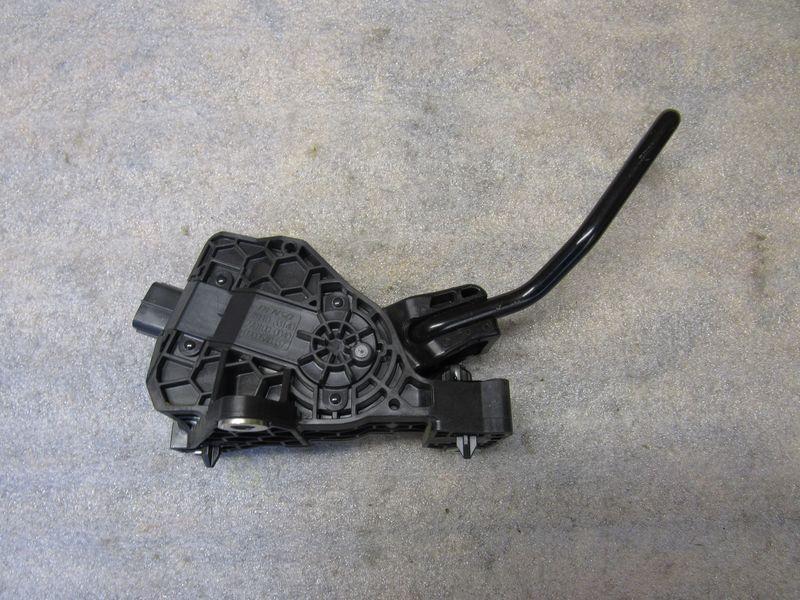 педаль Toyota RAV4 5 поколение (XA50) 2020, 7811033140 - фото №1