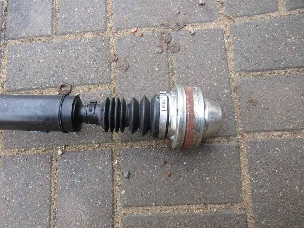 карданный вал Mercedes-Benz GLA-Класс X156 2014, 2.1 л., OM 651.930, дизель, внедорожник 5 дв. - фото №1