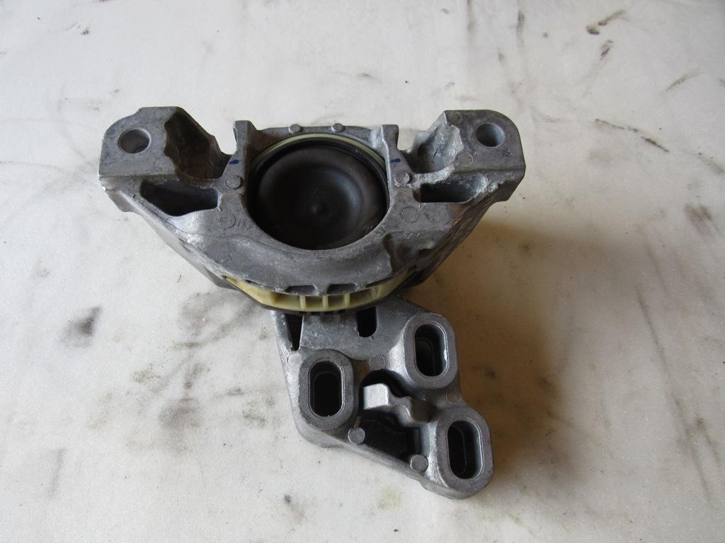 кронштейн двигателя Mercedes-Benz GLA-Класс X156 2014, 2.1 л., OM 651.930, дизель, внедорожник 5 дв., 2462400617 - фото №1