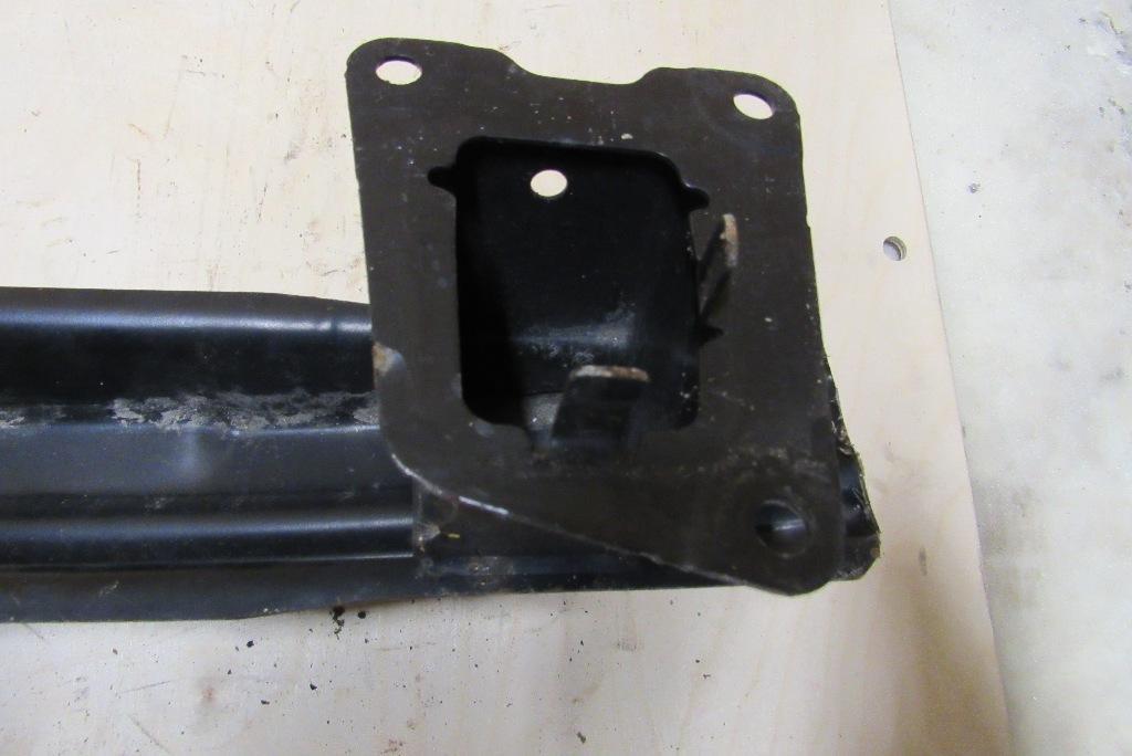 усилитель бампера переднего Volkswagen Passat B7 2011, 3.6 л., CDVB, бензин, седан - фото №1