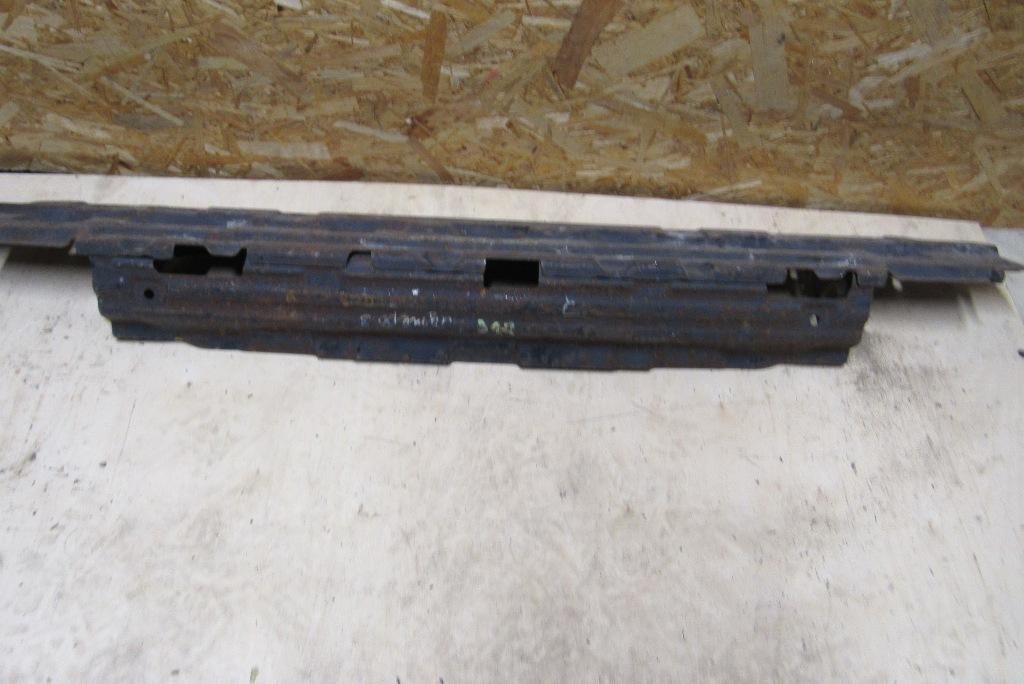 усилитель бампера переднего Mitsubishi Pajero 3 поколение 2000, 2.5 л., дизель, внедорожник 5 дв. - фото №1