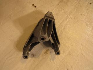 кронштейн двигателя Audi Q5 8R 2012, 2.0 л., CNCD, бензин, внедорожник 5 дв., 8K0199307CC