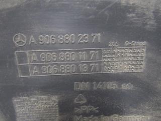 клык бампера задний правый Mercedes-Benz Sprinter 2 поколение (W906) 2011, 2.1 л., дизель, 9068801171