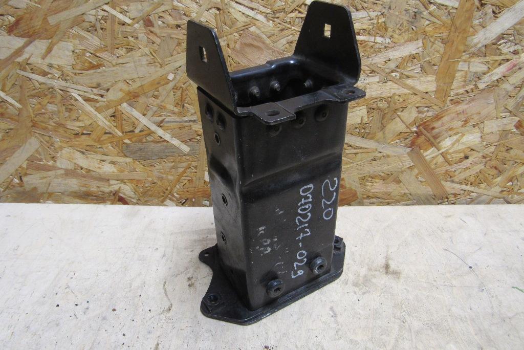 кронштейн переднего бампера Mercedes-Benz S-Класс W220 1998, 3.2 л., M 112.944, бензин, седан - фото №1