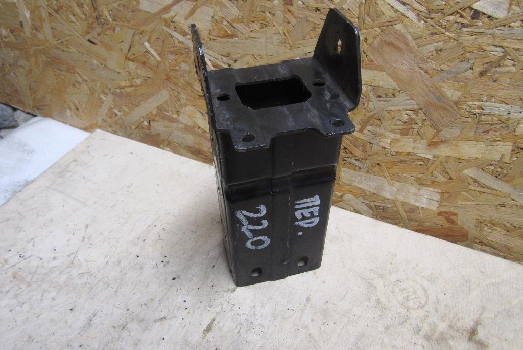 кронштейн переднего бампера Mercedes-Benz S-Класс W220 1999, 3.2 л., OM 613.960, дизель, седан - фото №1