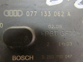 заслонка дроссельная Audi A8 D2/4D 1994, 4.2 л., бензин, седан, 077133062A