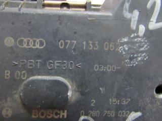 заслонка дроссельная Audi A8 D2/4D 1998, 3.7 л., бензин, седан, 077133062