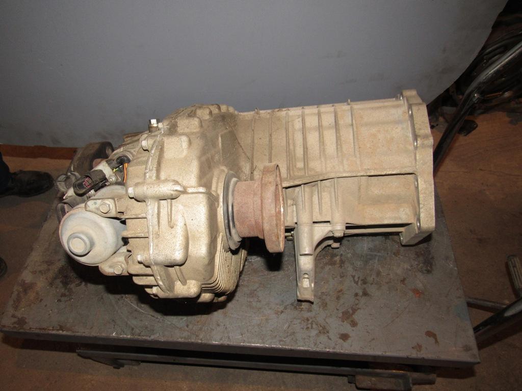 раздаточная коробка Volkswagen Touareg 1 поколение 2007, 4.2 л., BAR, бензин, внедорожник 5 дв., 0AD341011H - фото №1