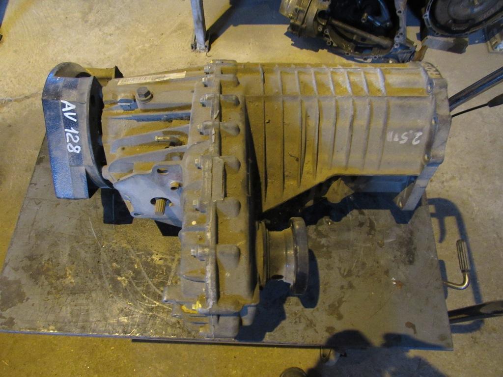 раздаточная коробка Volkswagen Touareg 1 поколение 2003, 2.5 л., дизель, внедорожник 5 дв., 0AD341010T - фото №1