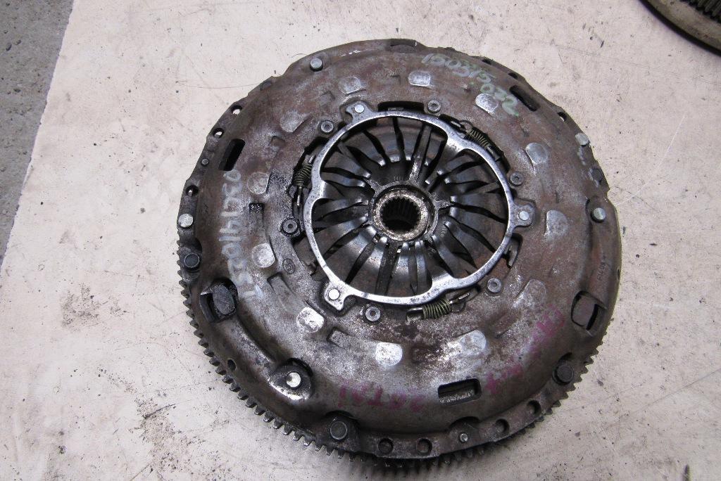 маховик Volkswagen Passat B7 2011, 2.0 л., дизель, седан, 03L105266BQ - фото №1