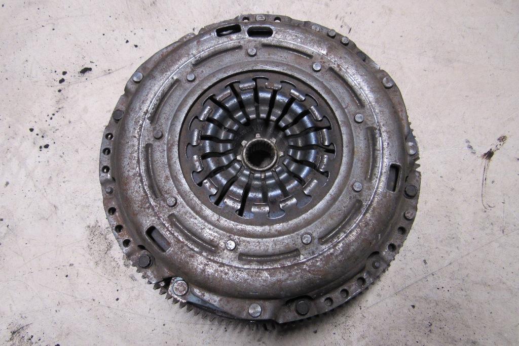 маховик Volkswagen Passat B7 2011, 2.0 л., дизель, седан, 05L105266C - фото №1