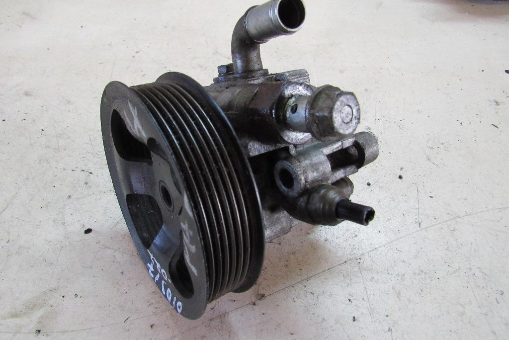 насос гидроусилителя руля Toyota RAV4 2 поколение (XA20) 2002, 2.0 л., 1AZ-FE, бензин, внедорожник 5 дв. - фото №1