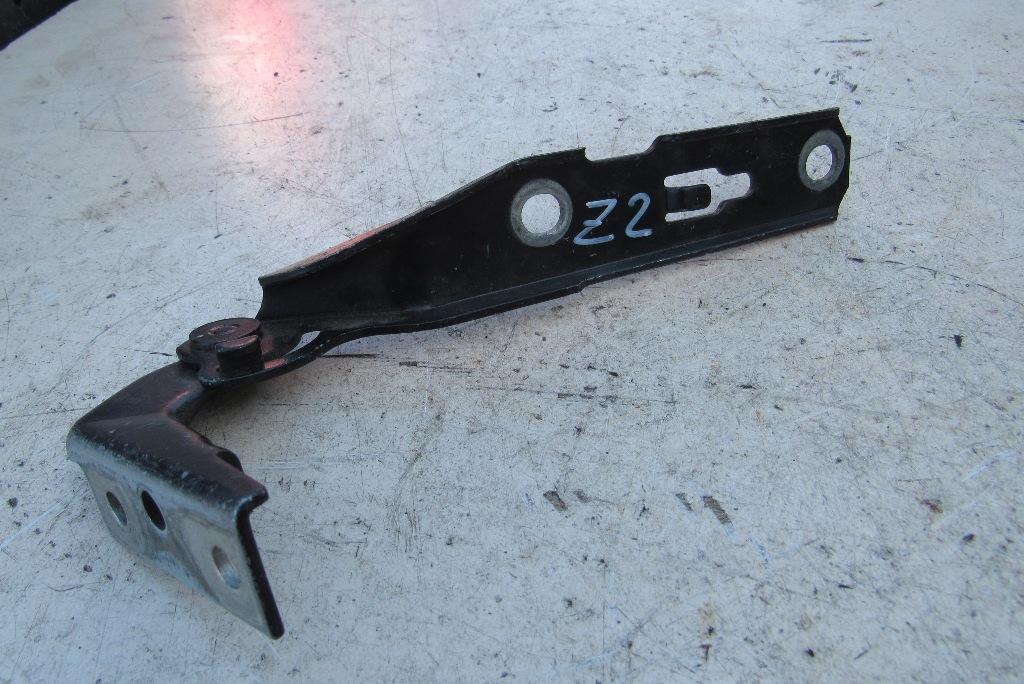 петля капота левая Audi A4 B7 2004, 1.9 л., дизель, седан, 8E0823301E - фото №1