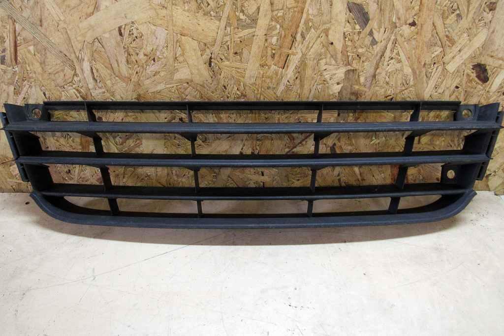 заглушка (решетка) в бампер Volkswagen Touran 1 поколение 2005, 2.0 л., BMN, дизель, минивэн, 1T0853677 - фото №1