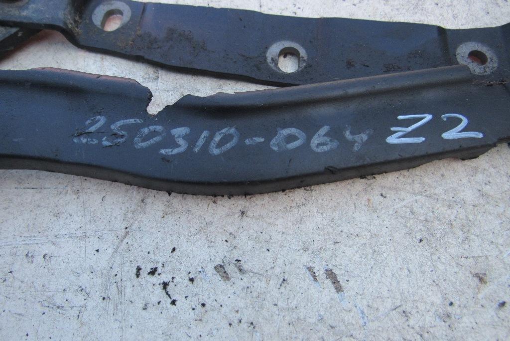 петля крышки багажника Audi A8 D3/4E 2004, 3.0 л., BBJ, бензин, седан, 4E0827299H - фото №1