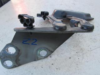 петля капота правая Volkswagen Touareg 1 поколение 2006, 3.0 л., дизель, внедорожник 5 дв., 7L6823302A