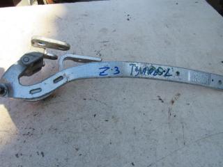 петля крышки багажника Volkswagen Touareg 1 поколение 2004, 3.0 л., дизель, внедорожник 5 дв., 7L6827301B