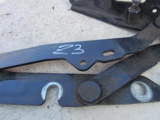 петля крышки багажника Audi A6 4F/C6 2004, 2.0 л., дизель, седан, 4F5827301D