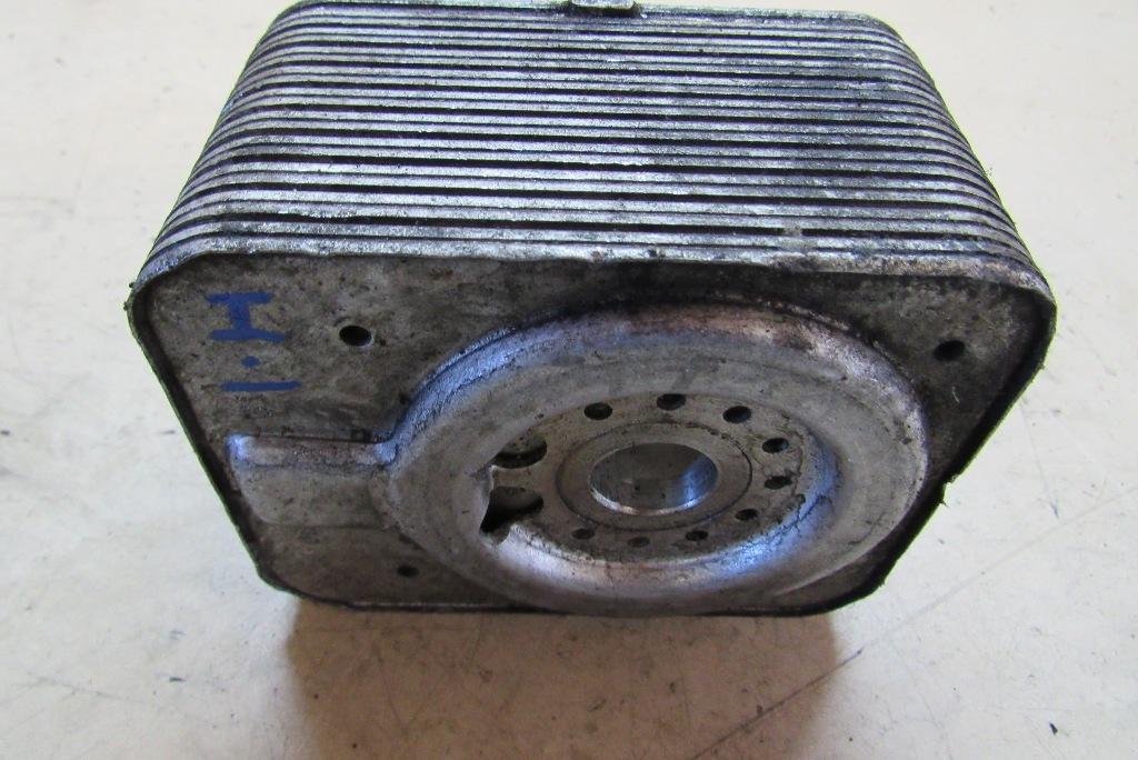 теплообменник масляного фильтра Volkswagen Touareg 1 поколение 2004, 3.2 л., бензин, внедорожник 5 дв., A6511800865 - фото №1