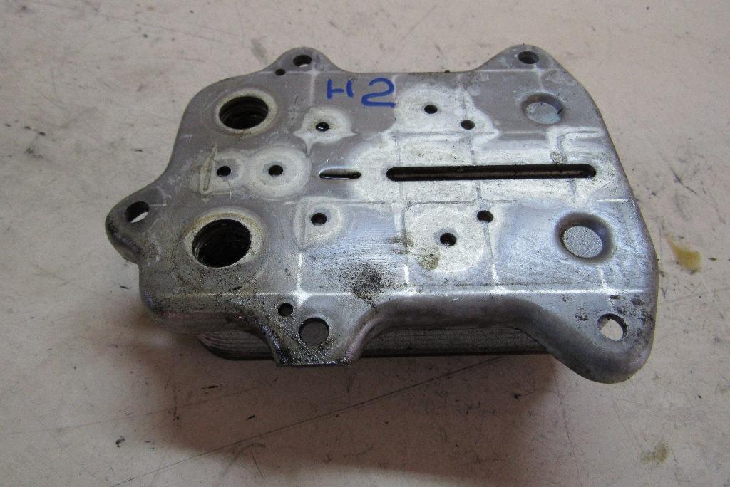 теплообменник масляного фильтра Volkswagen Golf 5 поколение 2007, 1.4 л., CAXA, бензин, универсал, 03C117021J - фото №1