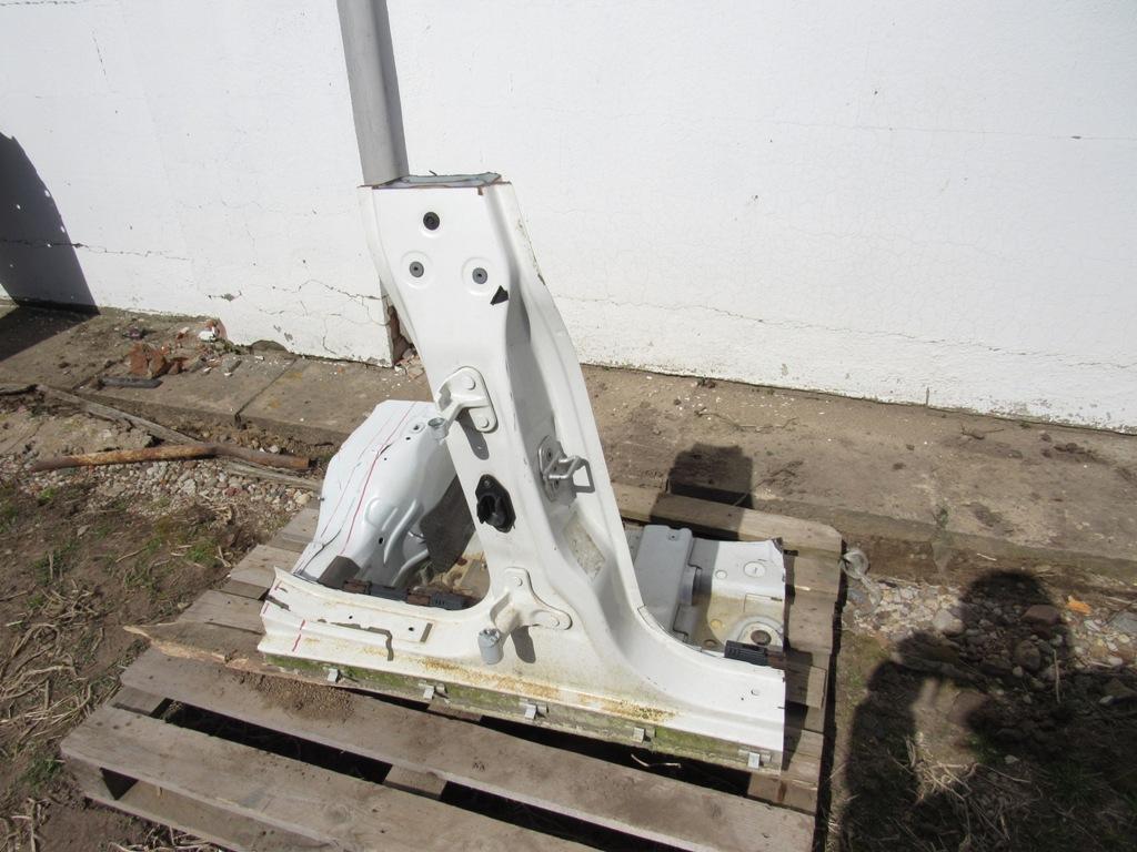 Стойка кузовная центральная правая Mercedes-Benz CLS-Класс C218/X218 2011, 2.1 л., OM 651.924, дизель, купе - фото №1