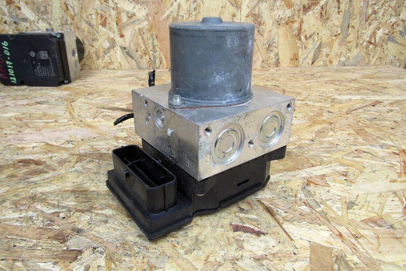 блок ABS Volkswagen Tiguan 1 поколение 2010, 2.0 л., CFFD, дизель, внедорожник 5 дв., 5N0614109BC - фото №1