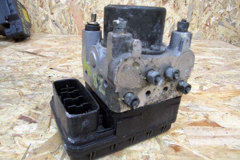 блок ABS Toyota RAV4 2 поколение (XA20) 2000, 2.0 л., 1AZ-FE, бензин, внедорожник 5 дв., 44510-42080 - фото №1