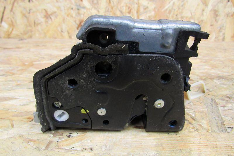 замок двери передней правой Audi A4 B8/8K 2008, 2.0 л., CAHA, дизель, седан, 8J1837016F - фото №1