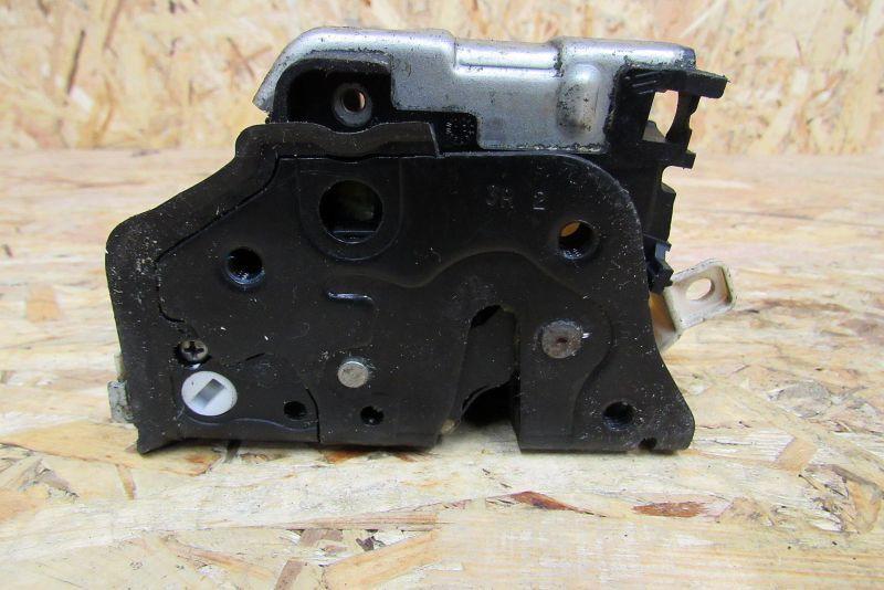 замок двери передней правой Audi A4 B8/8K 2008, 2.0 л., CAHA, дизель, седан, 8J1837016C - фото №1