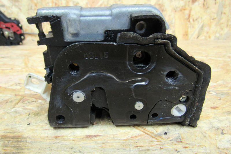 замок двери задней левой Audi Q7 4L 2009, 3.0 л., CATA, дизель, внедорожник 5 дв., 8K0839015F - фото №1