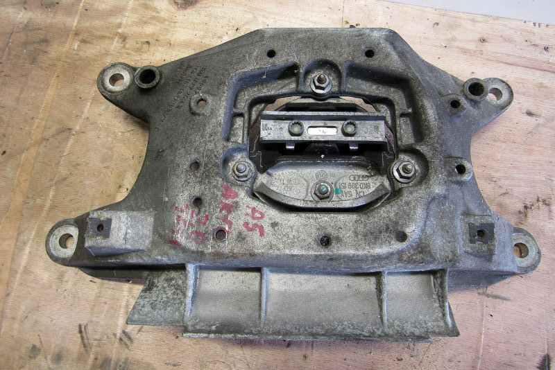 кронштейн КПП Audi A4 B8/8K 2007, 1.8 л., бензин, седан, 8K0399151.8K0399263K - фото №1