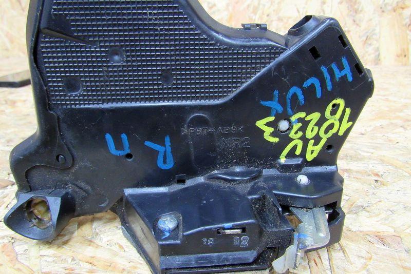 замок двери передней правой Toyota Hilux 7 поколение 2005, 2.5 л., 2KD-FTV, дизель, пикап - фото №1