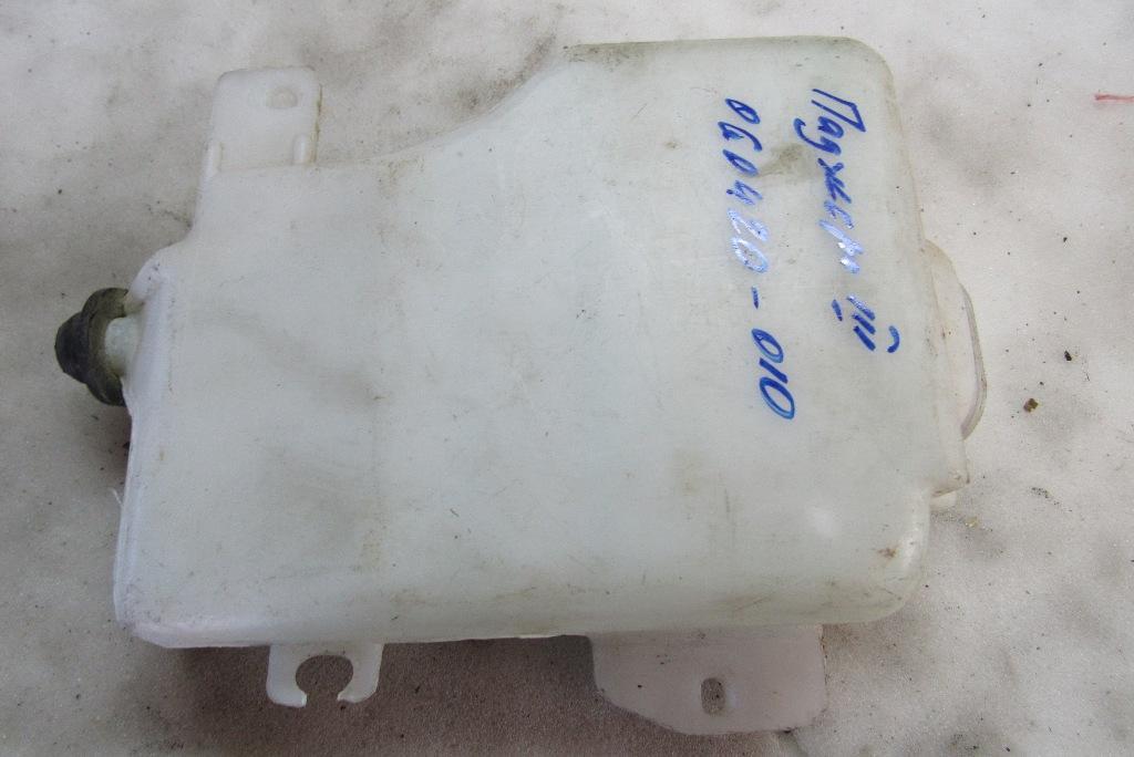 бачок омывателя Mitsubishi Pajero 3 поколение 2000, 2.5 л., дизель, внедорожник 5 дв., 060351-507 - фото №1