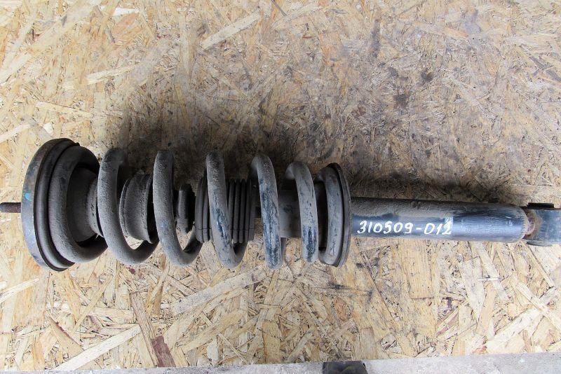 амортизатор передний правый Mitsubishi Pajero 3 поколение 2000, 3.2 л., 4M41, дизель, внедорожник 5 дв., 4062A002 - фото №1