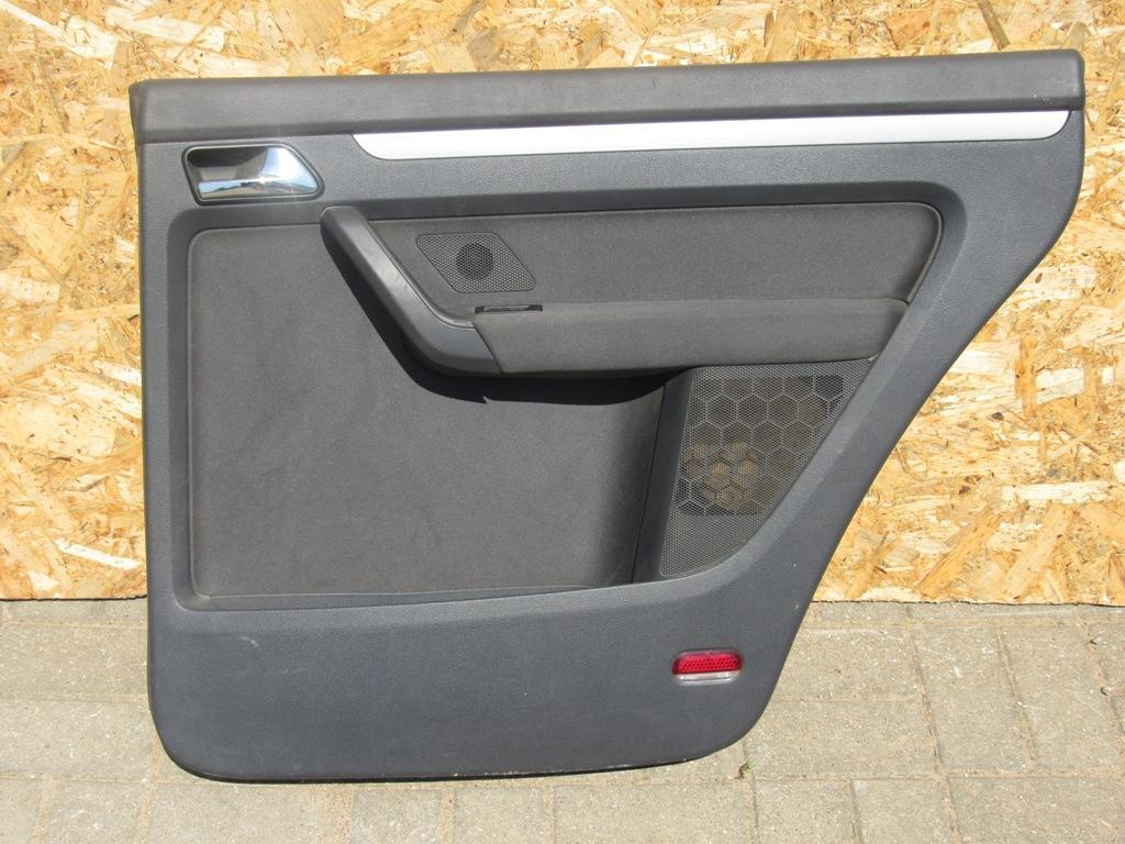 обшивка двери задняя правая Volkswagen Touran 1 поколение 2004, 1.9 л., дизель, минивэн, 1T0867212023 - фото №1