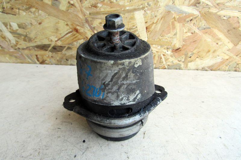 подушка крепления двигателя Audi Q7 4L 2009, 4.2 л., дизель, внедорожник 5 дв., 7L8199121B - фото №1