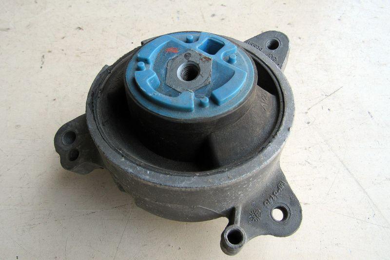 подушка крепления КПП Audi A8 D4/4H 2012, 4.0 л., бензин, седан, 4H0399151AT - фото №1