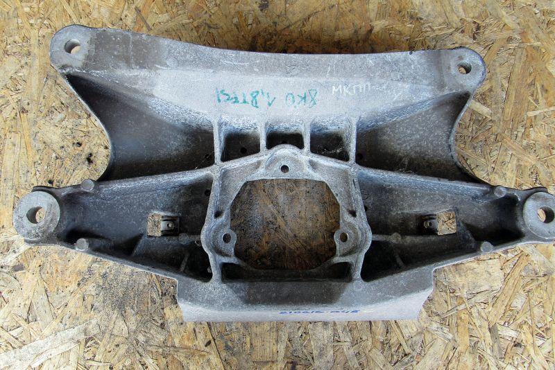 кронштейн КПП Audi A4 B8/8K 2008, 1.8 л., CDHB, бензин, седан, 8K0399263T - фото №1