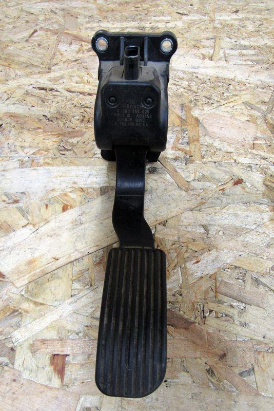 педаль Mercedes-Benz Sprinter 2 поколение (W906) 2008, 1.8 л., M 271.951, бензин, 9063000304 - фото №1