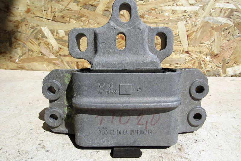 подушка крепления двигателя Volkswagen Touran 1 поколение 2005, 2.0 л., BMN, дизель, минивэн, 1K0199555 - фото №1