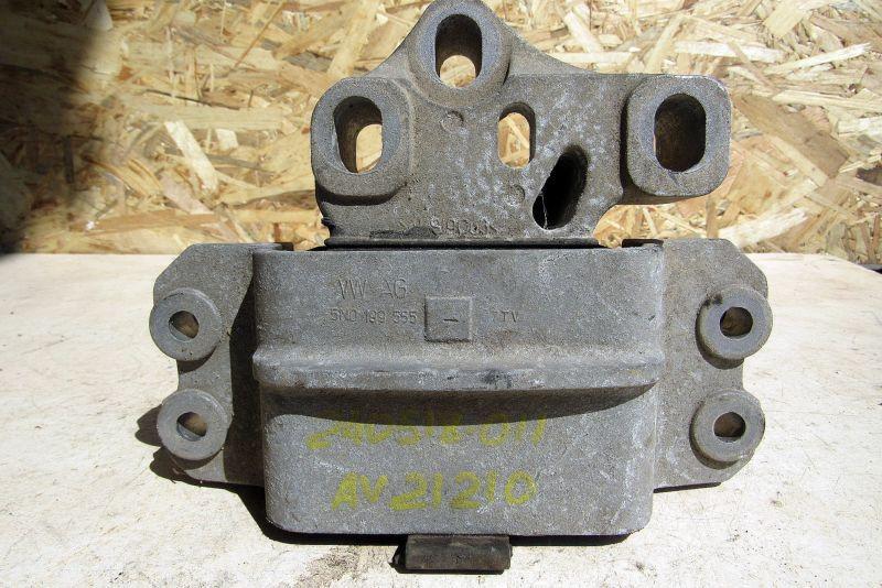 подушка крепления двигателя Volkswagen Tiguan 1 поколение 2011, 1.4 л., бензин, внедорожник 5 дв., 5N0199555 - фото №1