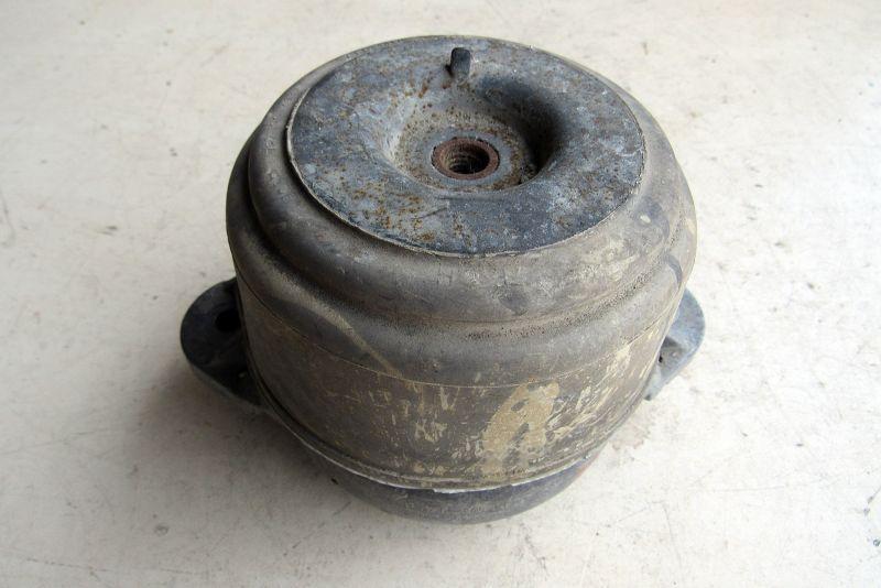 подушка крепления двигателя Mercedes-Benz E-Класс W212/S212/C207/A207 2012, 3.0 л., OM 642.858, дизель, седан, 2122402417 - фото №1