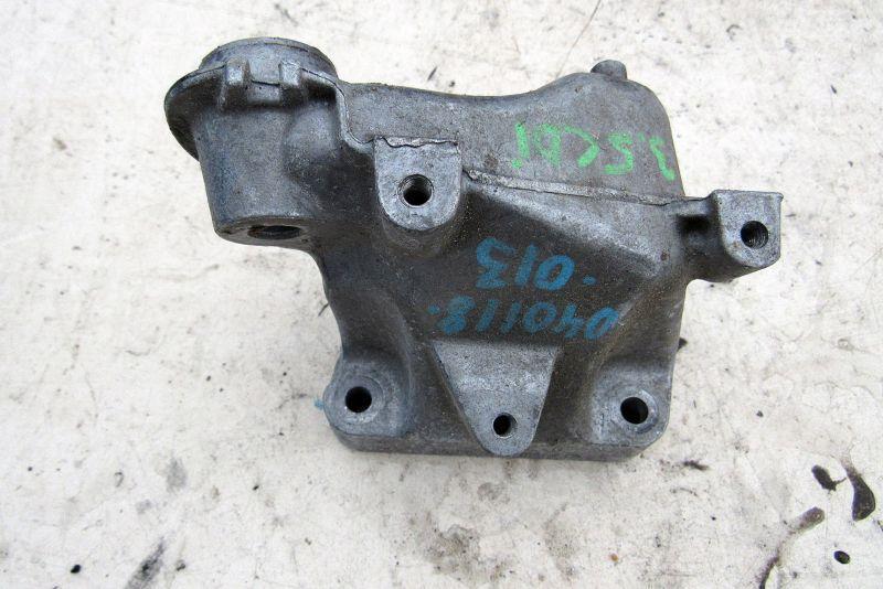 кронштейн двигателя Mercedes-Benz GL-Класс X166 2012, 3.0 л., OM 642.826, дизель, внедорожник 5 дв., 6422236304 - фото №1