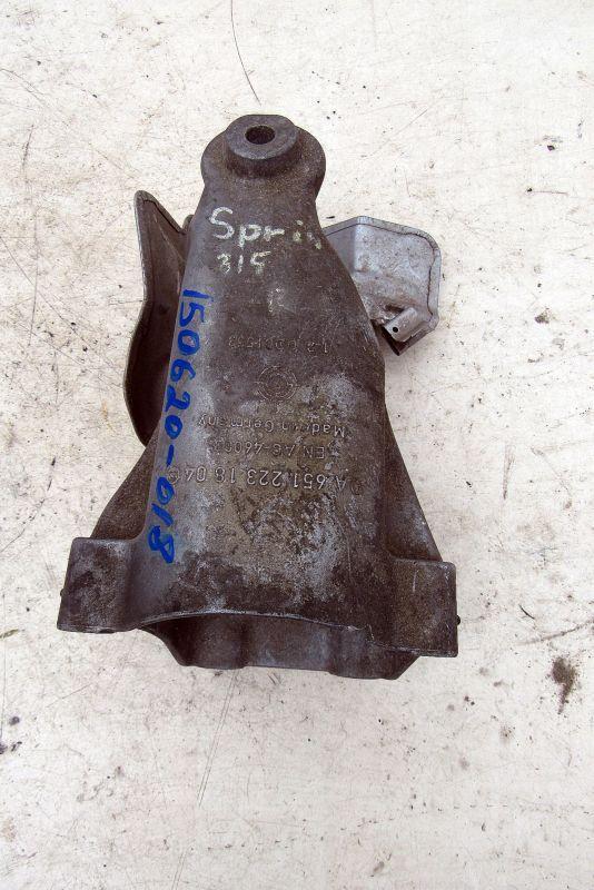 кронштейн двигателя Mercedes-Benz Sprinter 2 поколение (W906) 2006, 2.1 л., дизель, 6512231804 - фото №1