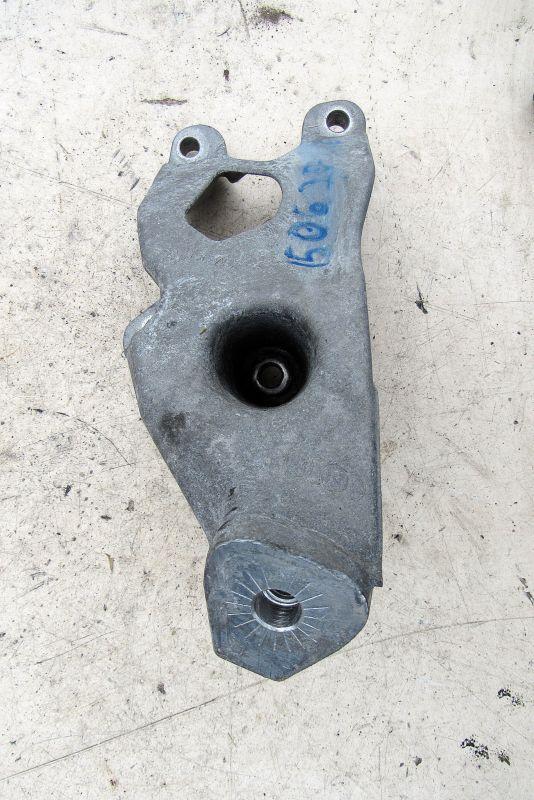 кронштейн двигателя Audi A4 B8/8K 2008, 2.0 л., CAHA, дизель, седан, 8K0199307BK - фото №1