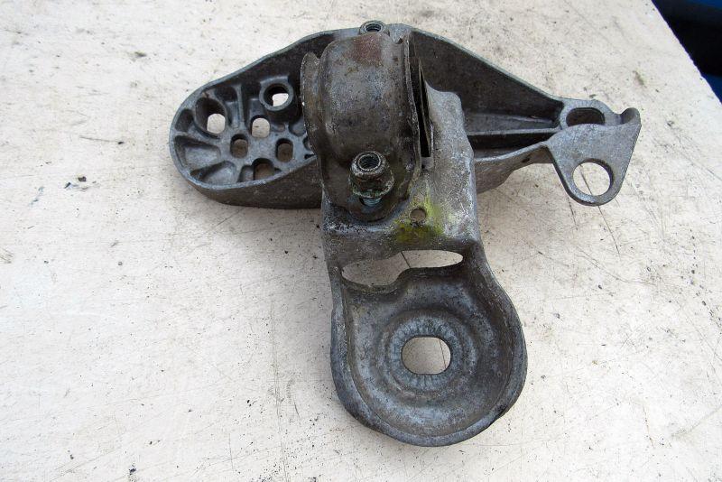 кронштейн двигателя Audi A4 B7 2004, 1.8 л., BFB, бензин, седан, 4B0199351B - фото №1