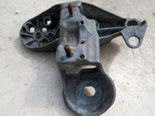 кронштейн двигателя Audi A4 B7 2006, 1.8 л., BFB, бензин, седан, 4B0199351B